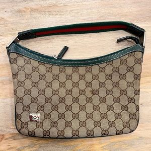 Gucci small vintage old school special edition with green outlining